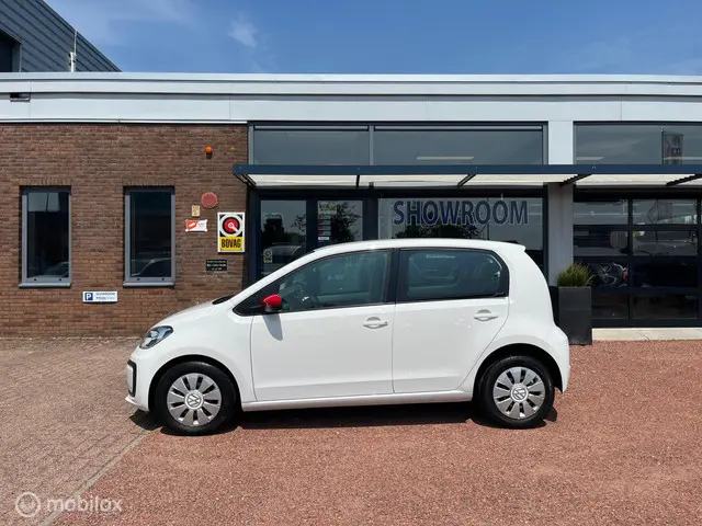Volkswagen up! 1.0 BMT move up! 2018 Benzine 2