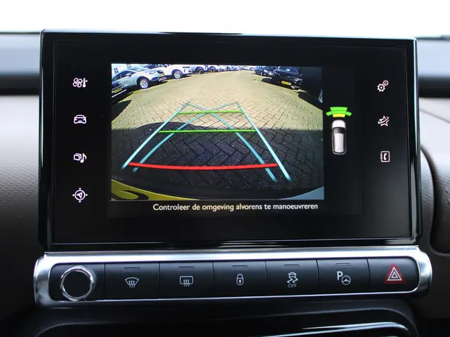 Citroën C4 Cactus 1.2 VTi Shine 2015 Benzine 16