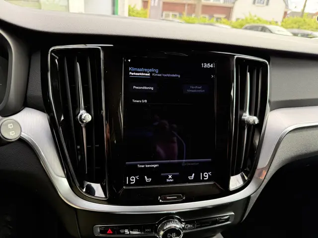 Volvo V60 2.0 B4 Momentum Bus. 2022 Benzine 33