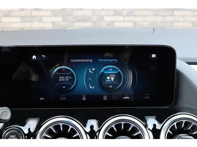 Mercedes-Benz GLA 250 e Style 2022 Hybride Benzine 39