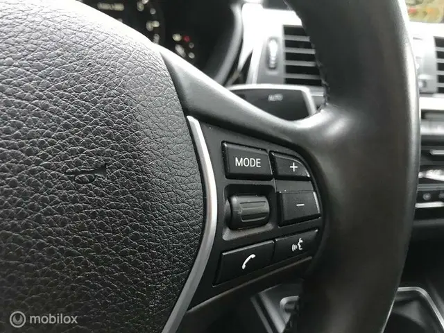 BMW 3 Serie 330i 2018 Benzine 17