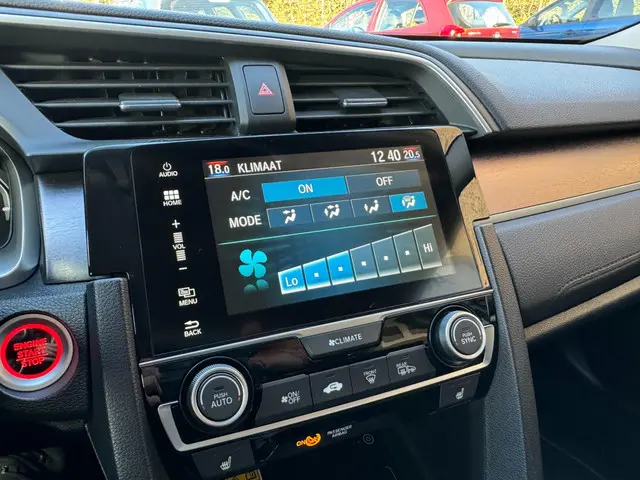 Honda Civic 1.5 i-VTEC Executive 2018 Benzine 13