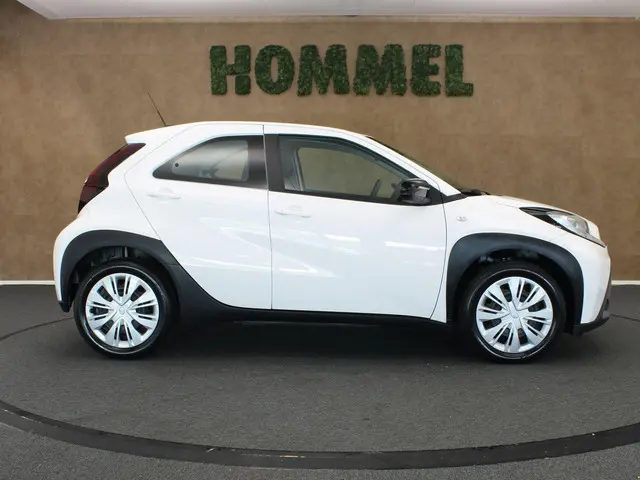 Toyota Aygo X 1.0 VVT-i MT Play 2023 Benzine 12