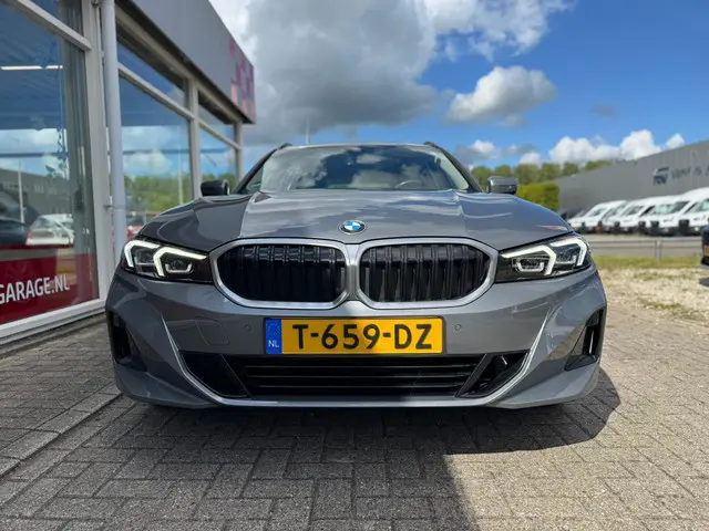 BMW 3 Serie Touring 318i 2023 Benzine 20