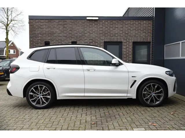 BMW X3 xDrive30e High Executive 2022 Hybride Benzine 23