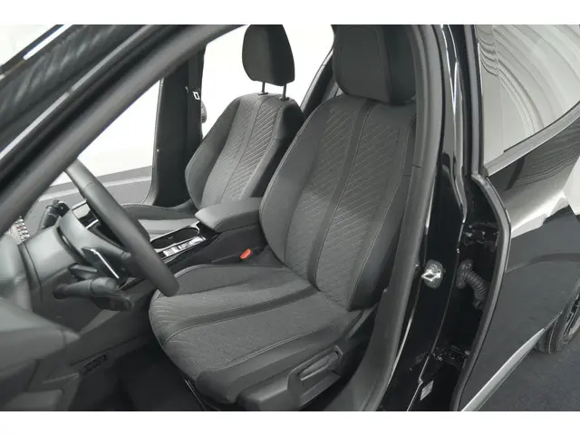 Peugeot 2008 1.2 Hybrid 145 Allure 2025 Hybride Benzine 31