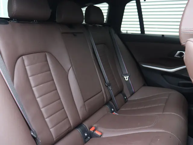 BMW 3 Serie Touring 330e 2024 Hybride Benzine 10