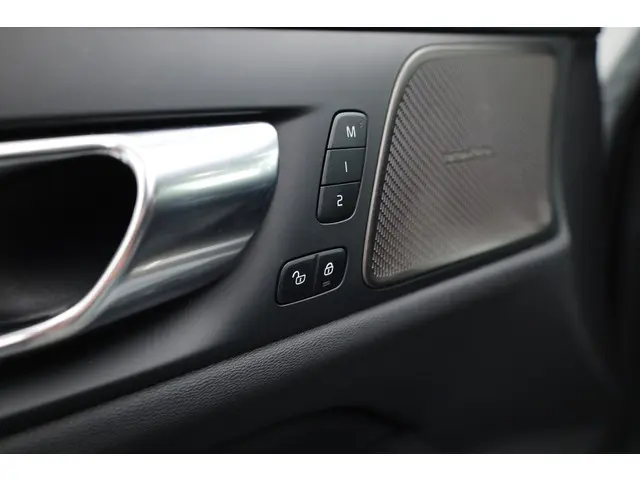 Volvo V60 T6 Recharge Plus Bright 2024 Hybride Benzine 8