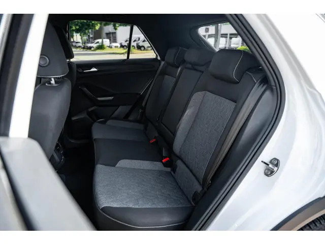 Volkswagen T-Roc 1.5 TSI Style 2023 Benzine 29