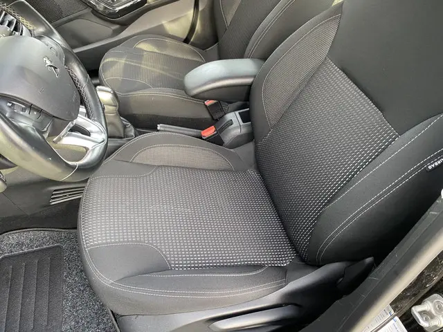 Peugeot 208 1.2 PureTech Allure 2018 Benzine 16