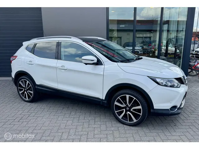 Nissan QASHQAI 1.2 Tekna 360/PANO/Nap 2017 Benzine 2