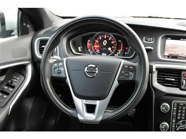 Volvo V40 T3 Automaat Polar+ Sport R-Design 2019 Benzine 20