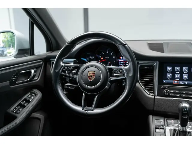Porsche Macan 3