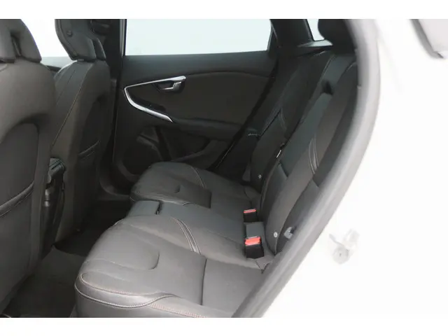 Volvo V40 Cross Country 1.6 T4 Momentum 2014 Benzine 14
