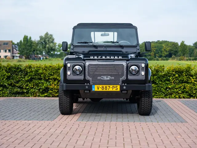 Land Rover Defender 2.2 D Soft Top 90" E 2014 Diesel 23