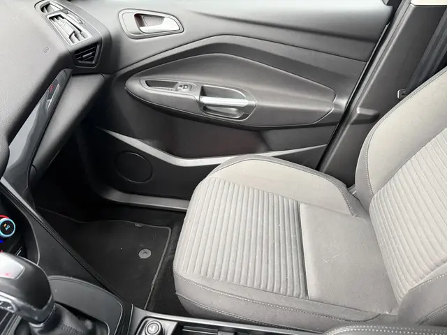 Ford C-MAX 1.5 Titanium 2015 Benzine 29