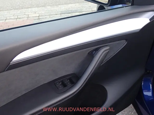 Tesla Model Y Long Range AWD 75kWh 2021 Elektrisch 26