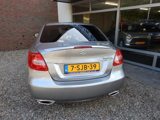 Suzuki Kizashi 2.4 Sport 2013 Benzine 6