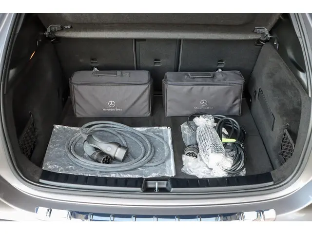 Mercedes-Benz GLA 250 e Style 2022 Hybride Benzine 17