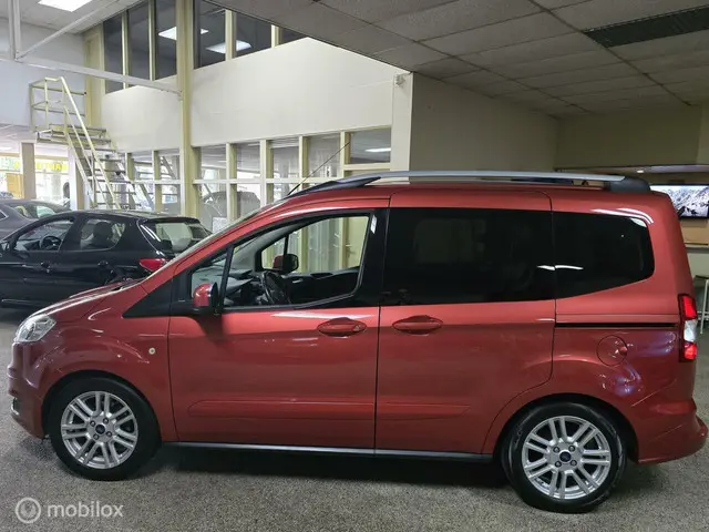Ford Tourneo Courier 1.0 Titanium A. Camera 2015 Benzine 4