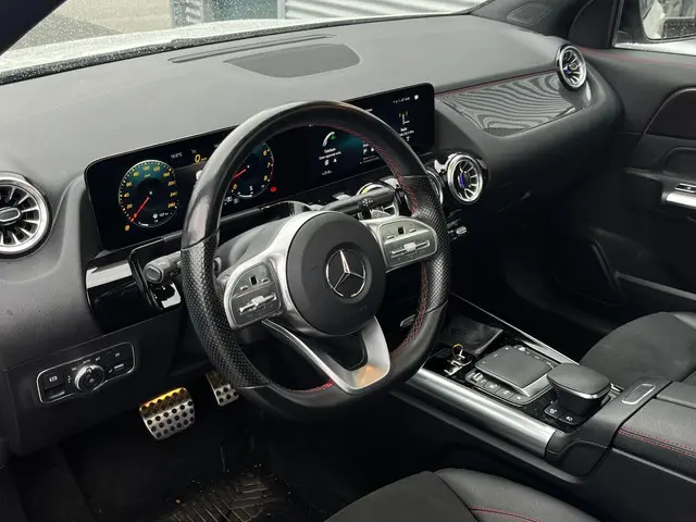 Mercedes-Benz GLA AMG 35 4MATIC 2021 Benzine 29