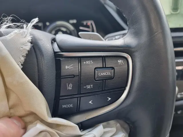 Lexus ES 300h President Line 2023 Hybride Benzine 22