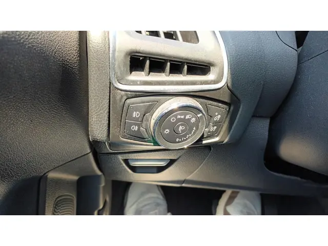 Ford Focus Wagon 1.6 Titanium Automaat 2013 Benzine 19