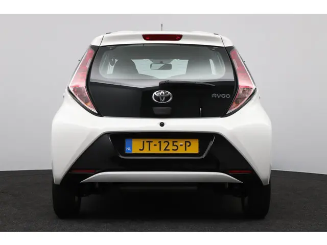 Toyota Aygo 1.0 VVT-i x-wave 2016 Benzine 8