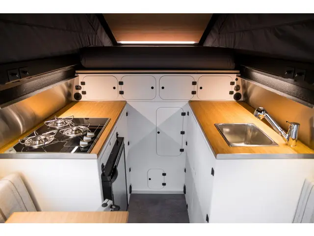Toyota Land Cruiser 4.0 V6 Tembo Camper 2022 Benzine 45