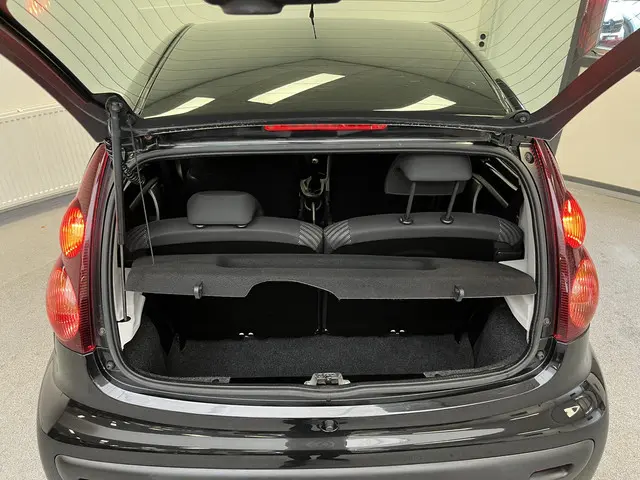 Peugeot 107 1.0 Active 2012 Benzine 22