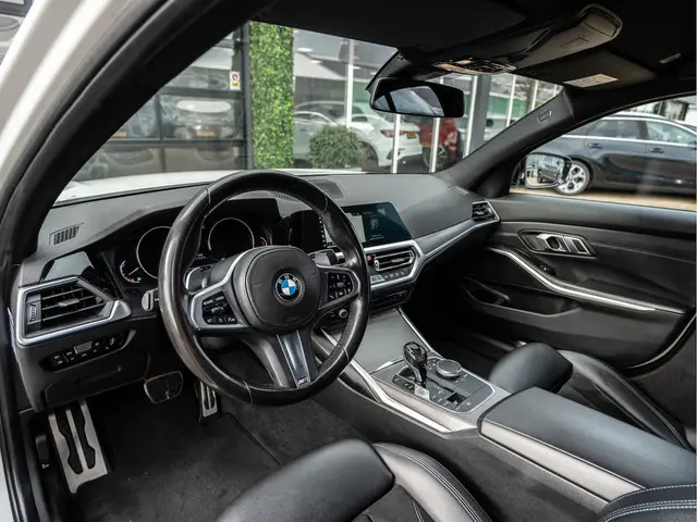 BMW 3 Serie 320i High Executive 2019 Benzine 14