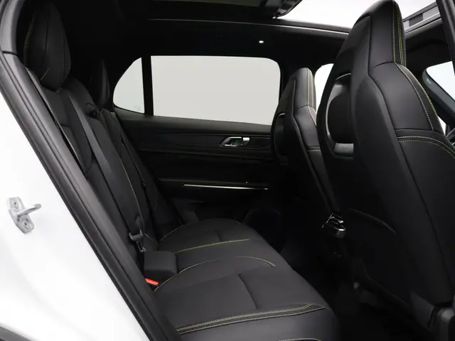 Lynk & Co 01 1.5 More 2025 Hybride Benzine 32