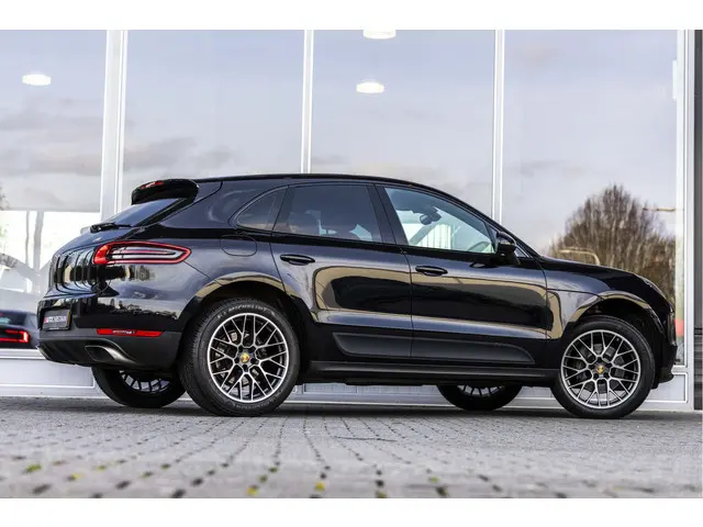 Porsche Macan 2