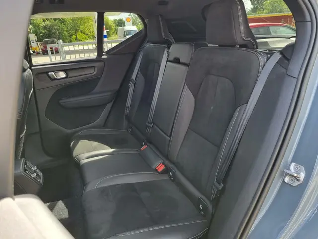 Volvo XC40 2.0 T5 AWD R-Design | PANO | LED | H&K | 2020 Benzine 11