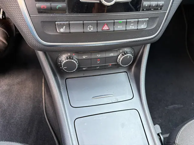 Mercedes-Benz A-Klasse 200 Prestige 2013 Benzine 8