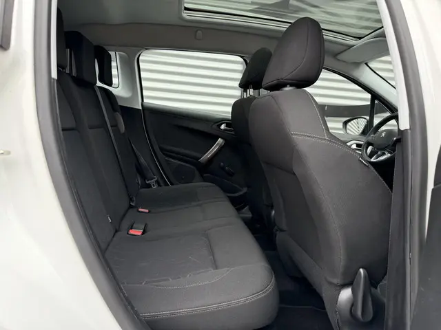 Peugeot 2008 1.2 PureTech Active 2015 Benzine 12