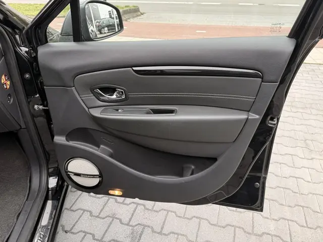 Renault Scénic 1.2 TCe Bose 2014 Benzine 30