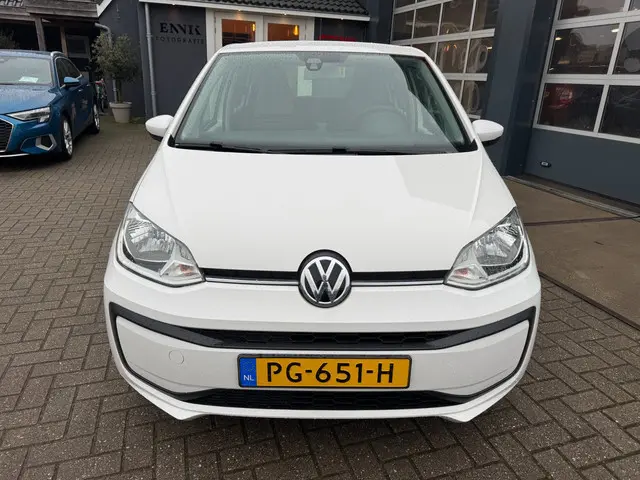 Volkswagen up! 1.0 BMT move up! 2017 Benzine 3