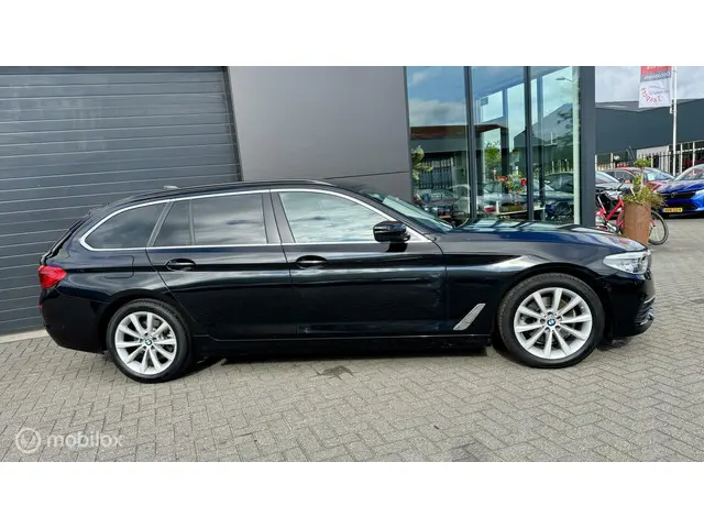 BMW 5 Serie Touring 520i High Executive 2018 Benzine 3