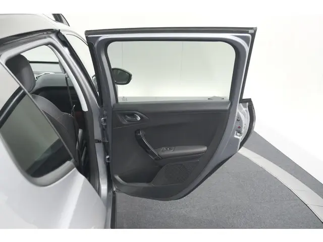 Peugeot 2008 PureTech 110 EAT6 GT 2017 Benzine 64