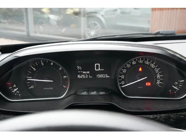 Peugeot 2008 1.2 PureTech Blue Lion 2016 Benzine 17