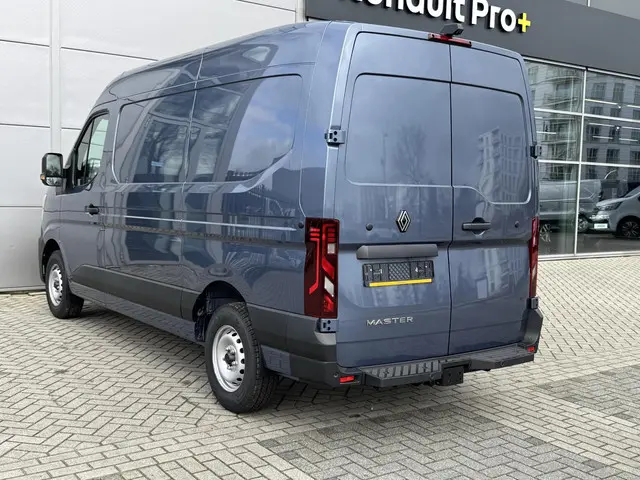 Renault Master T35 2.0 dCi 130 L2H2 Start 2024 Diesel 31