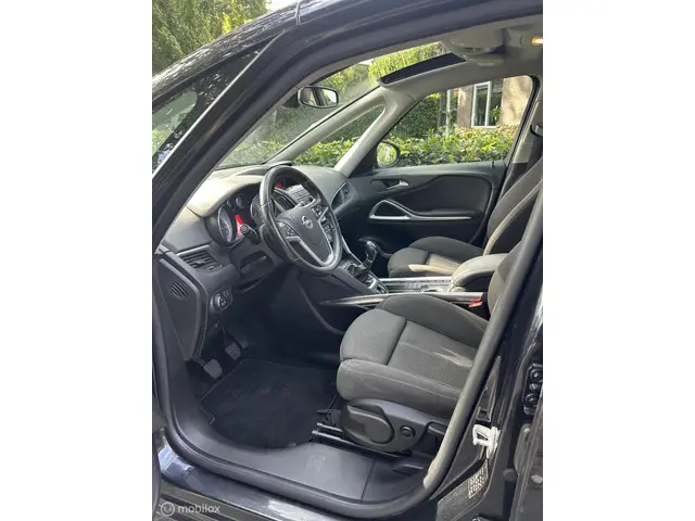 Opel Zafira Tourer 1.4 Business+ 7p. 2015 Benzine 8