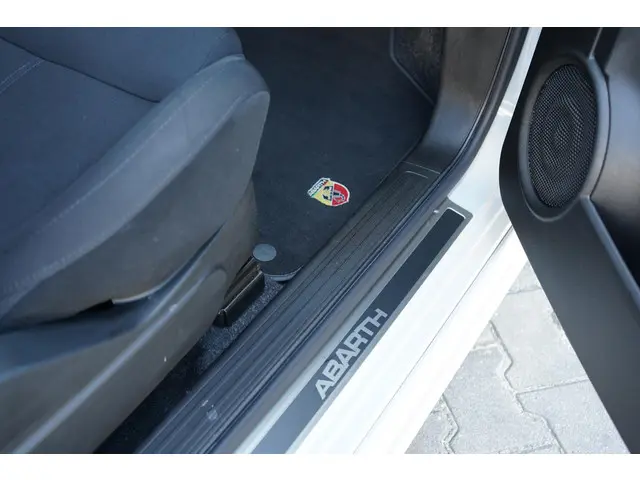 Abarth 595 1.4 T-Jet Abarth 595 Pista 2019 Benzine 26