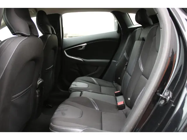 Volvo V40 1.6 D2 Momentum | 2013 | 2013 Diesel 9