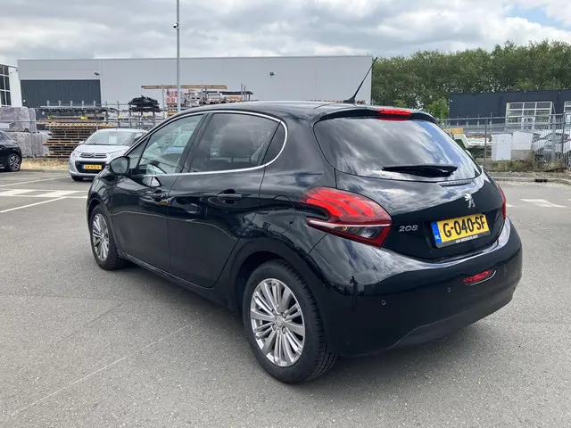 Peugeot 208 1.2 PT ALLURE 2019 Benzine 4