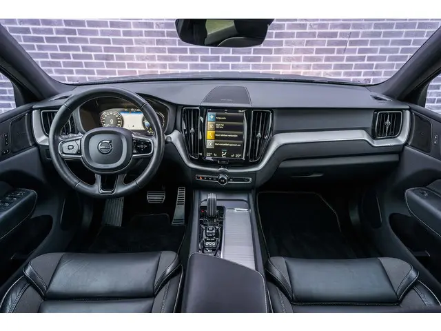 Volvo XC60 T6 Recharge AWD R-Design 2021 Hybride Benzine 8