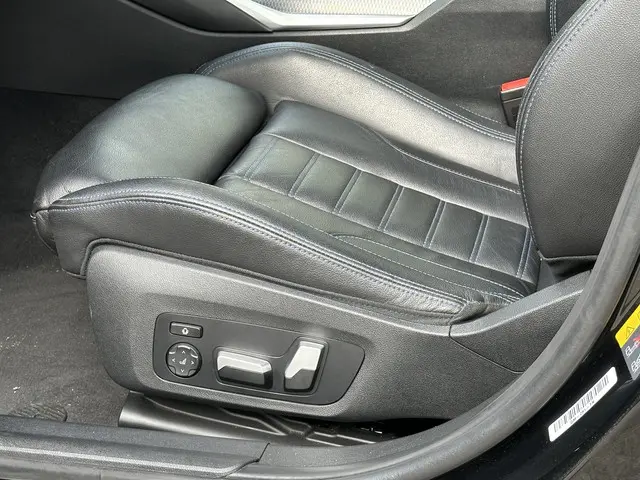 BMW 3 Serie Touring 330e M Pakket 2023 Hybride Benzine 7