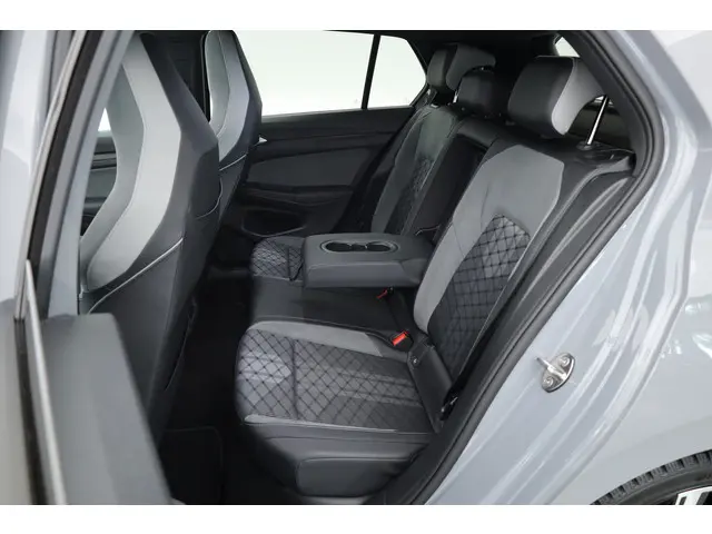 Volkswagen Golf 1.5 eTSI R-Line 2022 Benzine 32