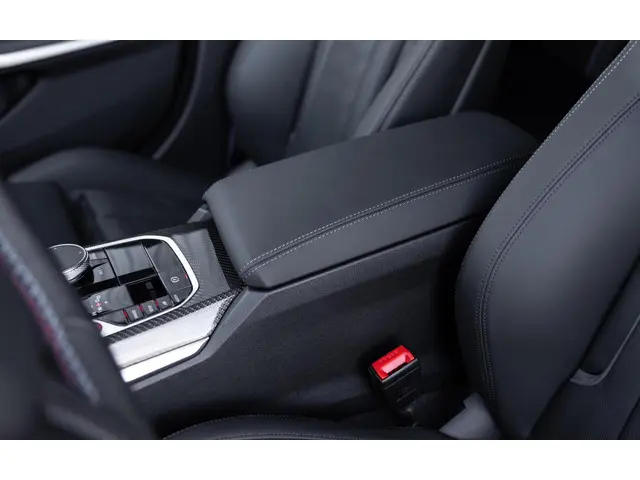 BMW M3 3-serie Touring xDrive Competition 2024 Benzine 9